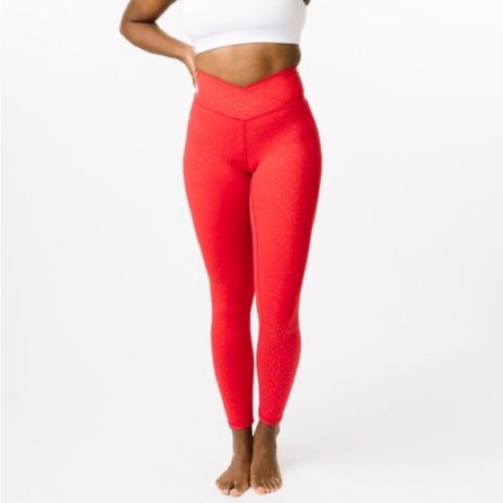 Zyia active 12 red leopard scrunch butt leggings